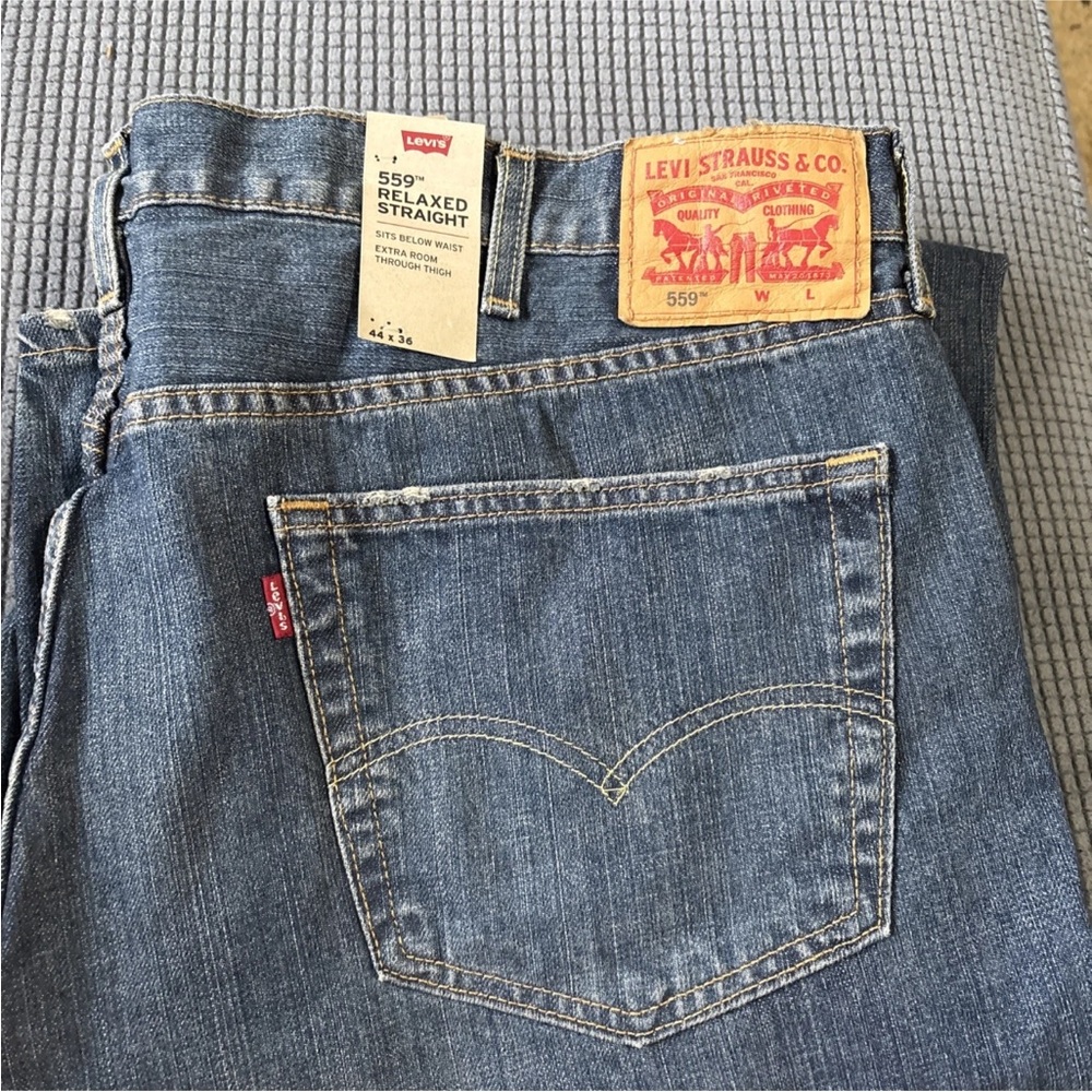 Levi's Relaxed Straight Men's Jeans - Classic Denim